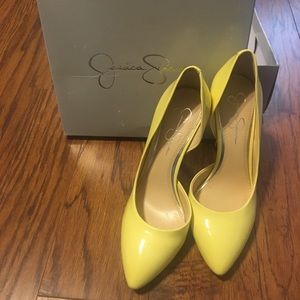 Jessica Simpson pumps